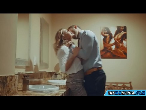 ❤️ Kad te prsata plavuša zavede u javnom toaletu ❤️ Samo porno kod nas ❌